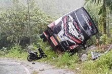 Bus Pariwisata Terguling di Malalak Agam Sumbar, Puluhan Penumpang Luka