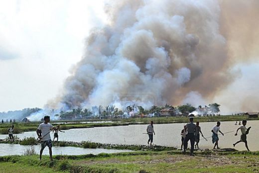 Biadab..! Wanita Serta Anak-anak Rohingya Dikurung dan Dibakar Hidup-hidup