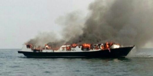 Kapal Wisata Bermuatan Lebih 100 Orang Terbakar, 23 Tewas, Belasan Hilang