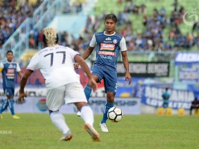 Arema FC Butuh Tambahan Bek Tengah