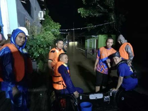 Malam Tahun Baru, Ditpolairud Polda Banten Kerahkan 3 Unit Rubber Boat untuk Evakuasi Korban Banjir