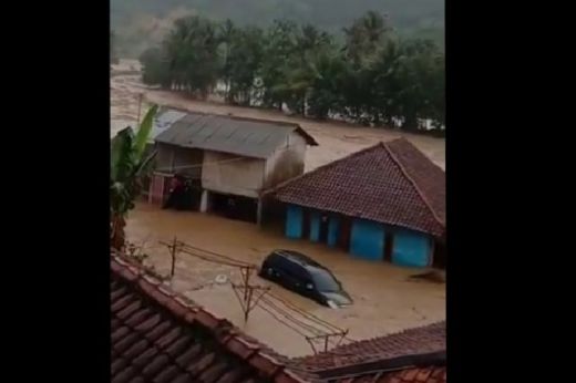 Banjir Januari 2020, Mobil Hanyut di Cigudeg Bogor