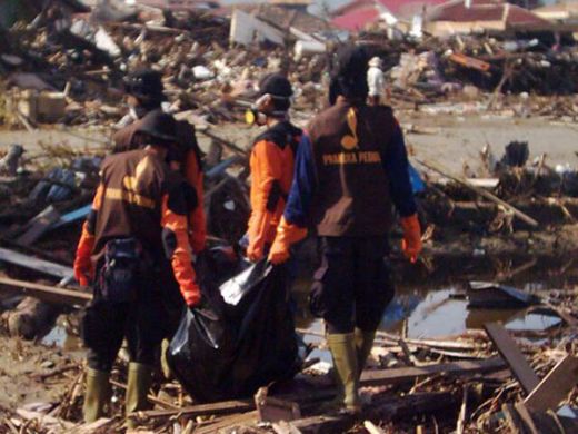 Kenangan Relawan Pramuka saat Membantu Korban Tsunami Aceh