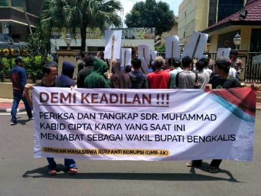 Geruduk Mabes Polri, Mahasiswa Desak Polisi Pantau Penyidikan Pipa Transmisi di Riau