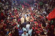 Prabowo Tiba di Tennis Indoor, Massa Buruh Teriak Presiden Indonesia Kita