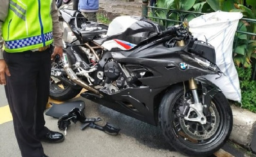 Pengendara Moge BMW S1000RR Tewas Usai Tabrak Calya di Senayan