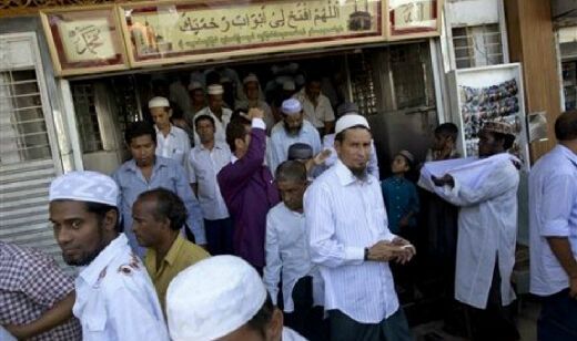Umat Islam Yangon Protes Penutupan 2 Madrasah