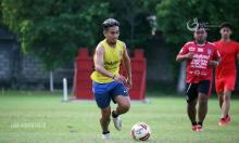 Dua Pemain Bali United U 18 Dilatih Taufik