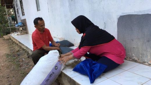 Viral... Warga Sodong, Batang Ciptakan Bantal Anti Bau Apek yang Bertahan Hingga Tahunan