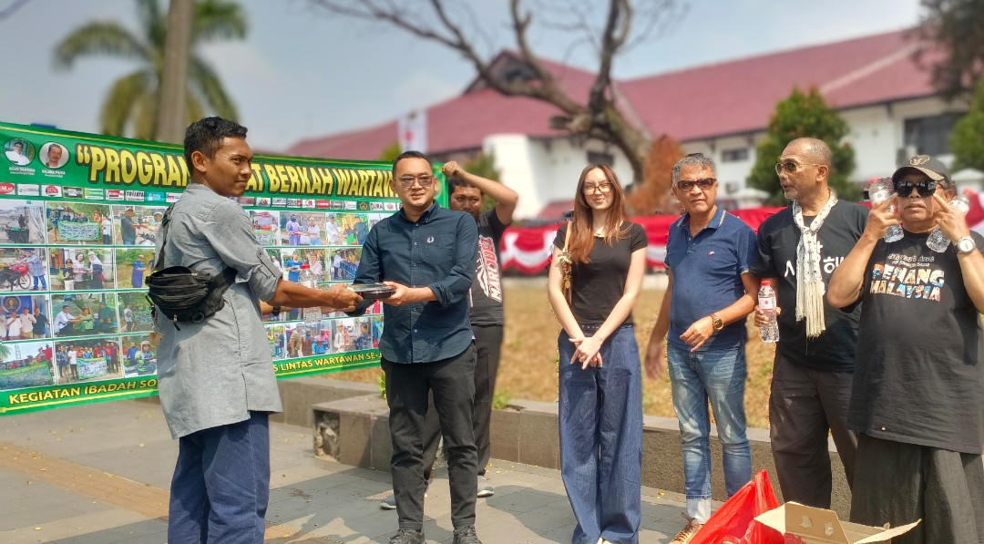 PJBW Gandeng ATR/BPN Bogor 1, Alissia Borriello dan Akbar Bhakti Berbagi ke Warga Cibinong