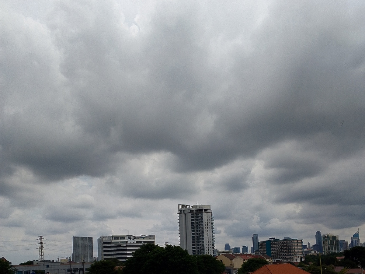 Cuaca Cerah Berawan Selimuti Jabodetabek Hari Ini