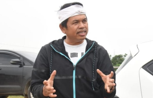 Channel YouTubenya Diikuti Jutaan Subscriber, Dedi Mulyadi Akhirnya Dapat Gold Play Button
