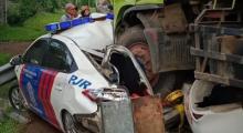 Brakk! Kecelakaan di Tol Tangerang, Mobil PJR Ringsek Dilindas Truk