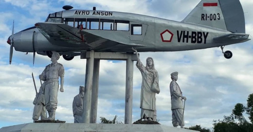 GoNews.co Monumen Replika Pesawat Avro A