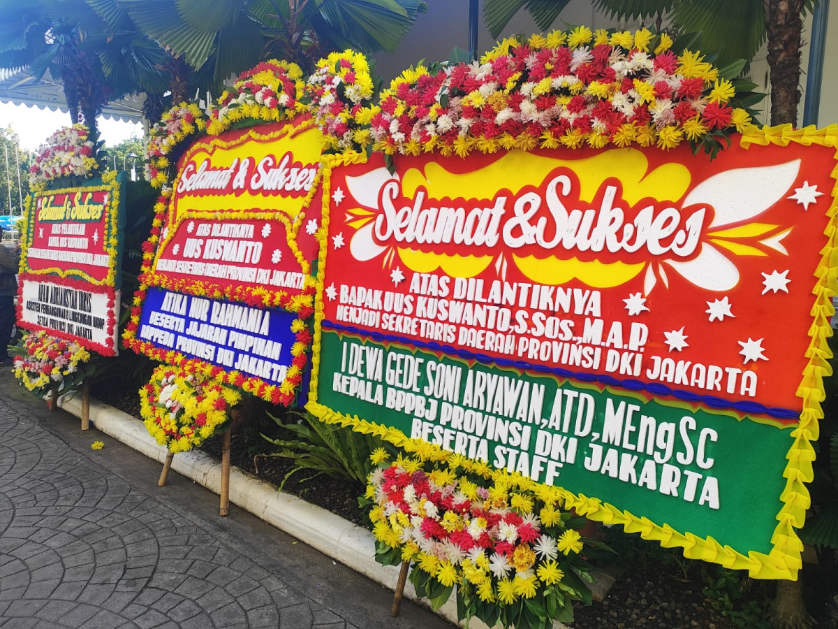 Karangan Bunga Mulai Penuhi Balai Kota Jelang Pelantikan Sekda DKI Siang Ini