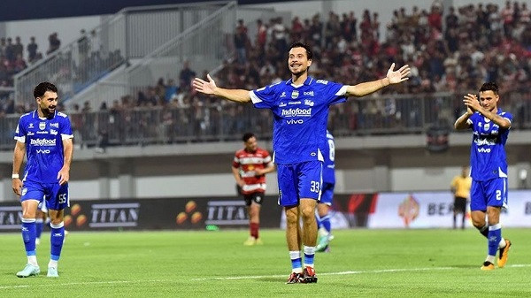 Gol Pertama Tom Haye di Persib Bandung Buat Sang Istri