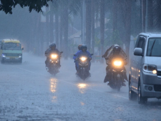 Hujan Lebat Ancam Jabodetabek Selasa, BMKG Minta Warga Siaga