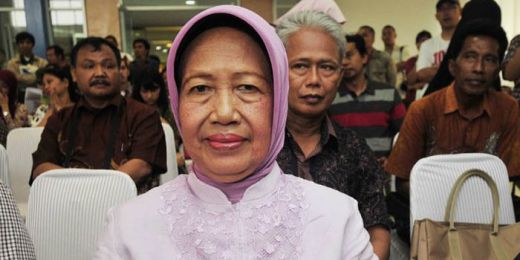 Difitnah Terlibat, Ibunda Jokowi: Suami Saya Putra Seorang Kepala Desa