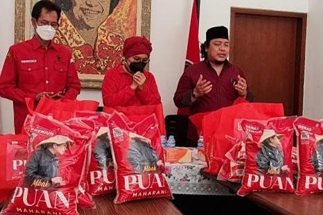Ganti Tahun, PDIP Sebar 6 Ribu Paket Beras Puan di Surabaya