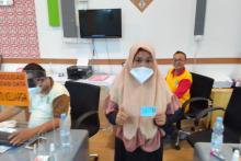 Bantu Pencari Keadilan, Dukcapil Kota Bekasi Cetak Cepat KTP-el Warga Buton Utara