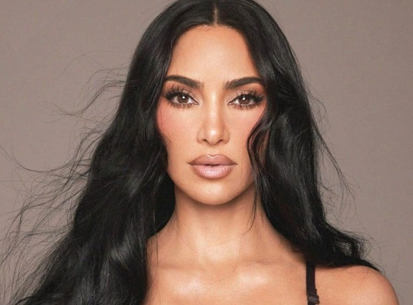 Kim Kardashian Dikabarkan Pacaran dengan Pembalap F1 Lewis Hamilton