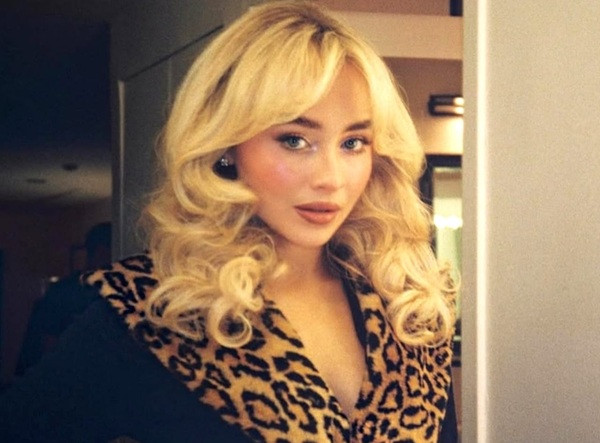 Sabrina Carpenter Dikritik PETA Usai Gunakan Burung Hidup Saat Tampil di Grammy Awards 2026