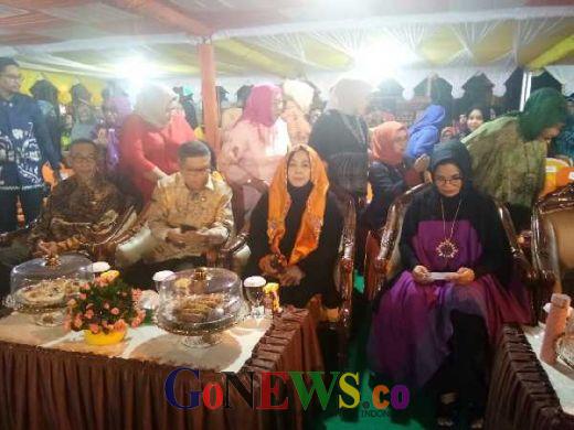 Tiba Dilokasi Sulawesi Parepare Islamic Fashion Week Isteri Gubernur Sulsel Disambut Tari Paddupa