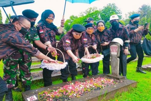 Peringati HUT ke-19, KBPP Polri Ziarah ke TMP Kalibata