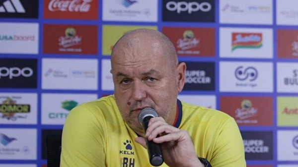 Bojan Hodak Sebut Persib Lawan Persebaya Derby Tim Besar