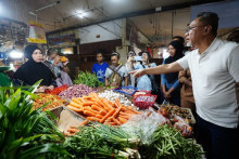 Sambangi Pasar Sentral Hamadi Papua, Mendag: Pasokan Tersedia dan Harga Bapok Sangat Stabil