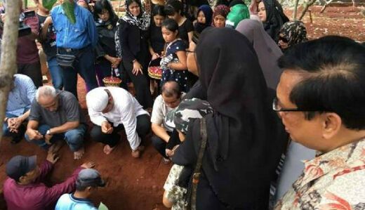 Sempat Digelar Malam Kebaktian, Jenazah Yana Zein Akhirnya Dimakamkan Secara Islam, Dishalatkan di 2 Masjid