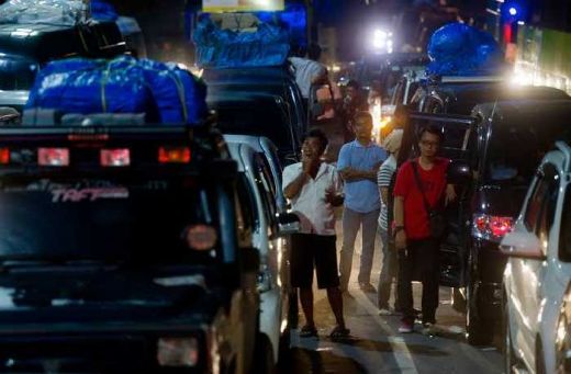 Tol Jakarta-Cikampek Masih Padat Merayap, Pengemudi Silahkan Sambangi Rest Area Jika Lelah dan Ngantuk