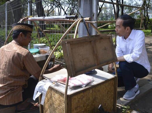 Mampir di Kedai Kopi, Presiden Jokowi Disuguhkan Kopi Susu Tetangga