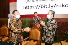 Dinggap Gerak Cepat, Mendagri Apresiasi Penanganan Karhutla di Riau