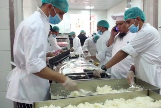 Jamaah Calon Haji di Madinah Mengeluh Hanya Dapat Jatah 2 Kali Makan Nasi Sehari