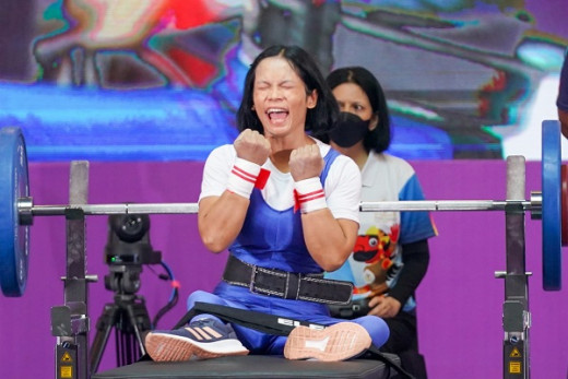 Eneng Paridah Sukses Raih Emas di Penampilan Perdana