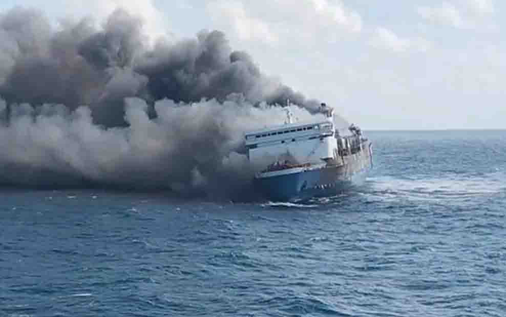 KMP Mutiara Sentosa 2 Terbakar di Perairan Madura, Nakhoda Hilang Kontak