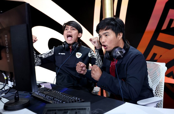 Ichsan dan Budi Ungkap Kesuksesan Juara FIFAe World Cup featuring Football Manager 2024