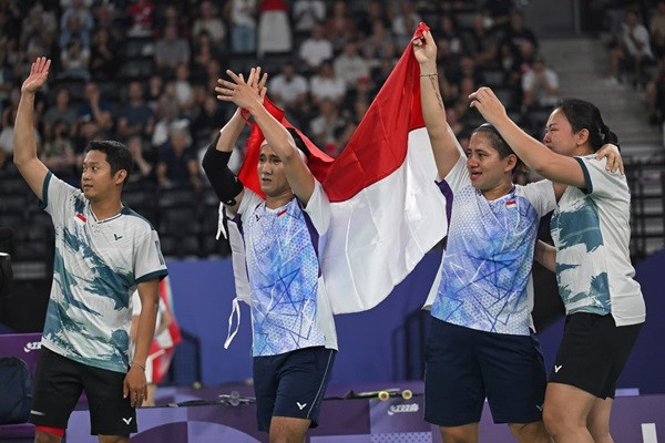 Hikmat Ramdani/Leani Ratri Bahagia Jadi Penyumbang Emas Pertama Indonesia di Paralimpiade Paris 2024