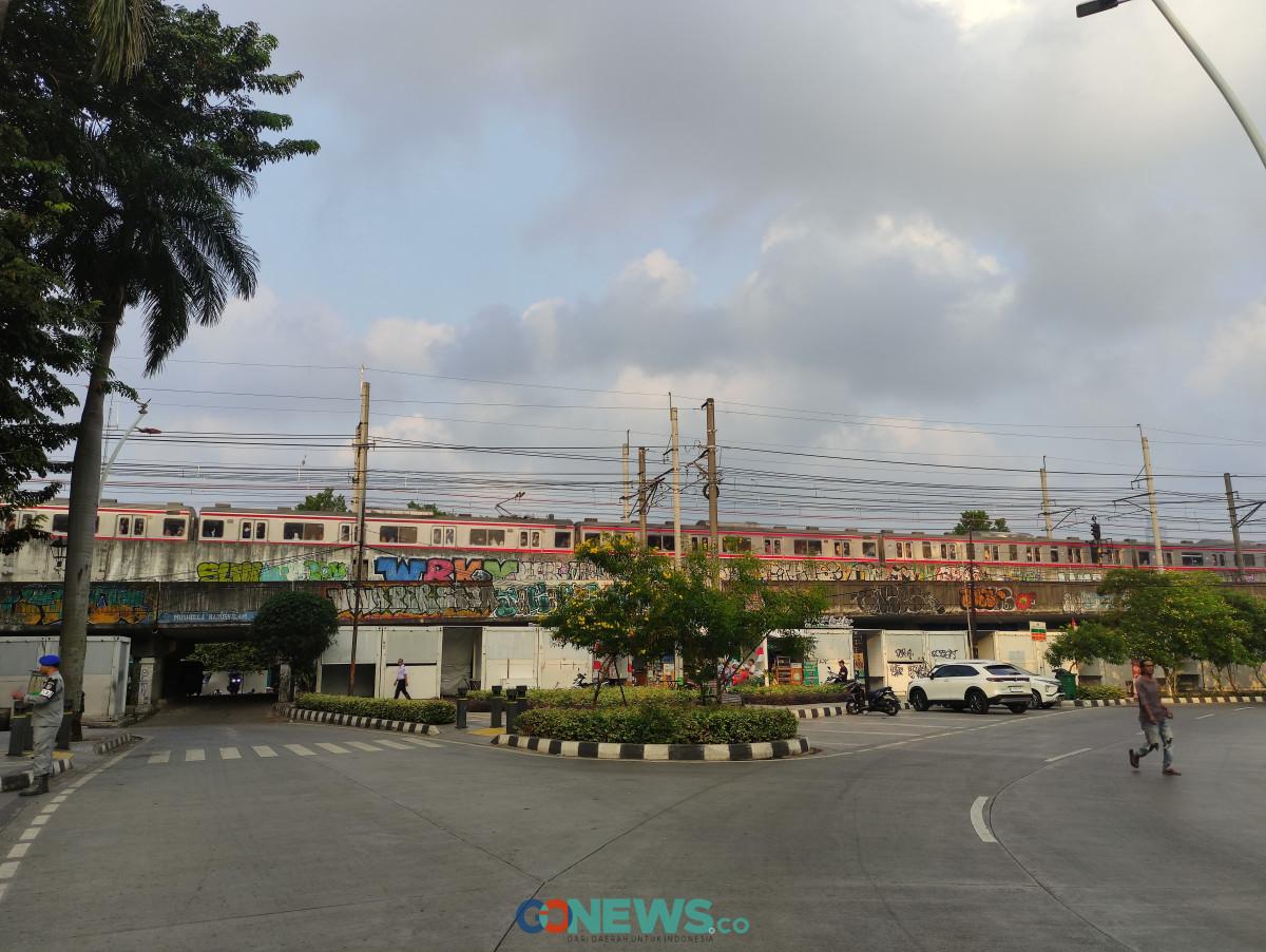 Cuaca Cerah Berawan Naungi Jakarta di Siang Hari