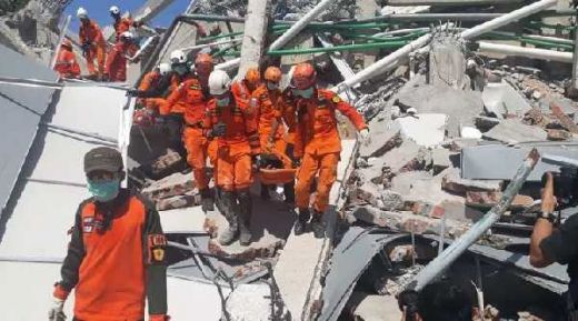 Sempat Terkubur Reruntuhan, Korban Gempa Palu Ditemukan dalam Kondisi Sehat