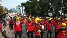 Gelar Aksi Demo, 30 Ribu Buruh Kepung Gedung DPR
