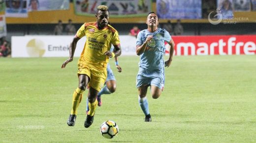 Aji Santoso Patok Poin Penuh Lawan Sriwijaya FC