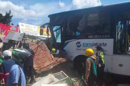 GoNews Bus TransJakarta alami kecelak