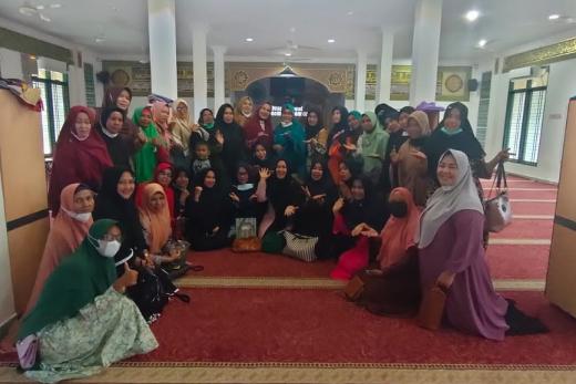 Pengajian Emak-Emak Forum Pekanbaru Kota Bertuah Hadirkan Ustadz Muchlisin