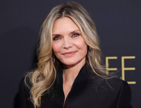 Michelle Pfeiffer Akui Sempat Gugup Bintangi Film Komedi Natal
