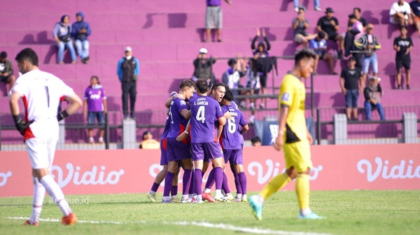 AFG Lelang Jersey 5 Pemain Persik buat Korban Bencana Alam di Sumatera