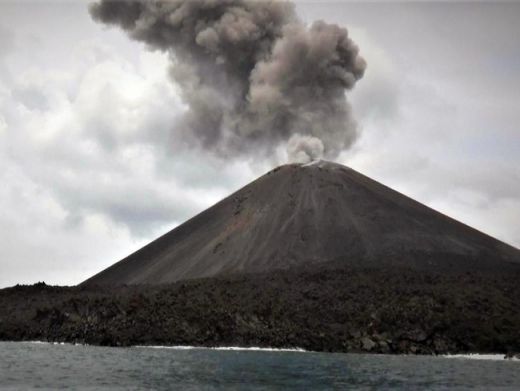 Gunung Anak Krakatau Erupsi Lagi, Tinggi Kolom Abu Capi 2 Ribu Meter
