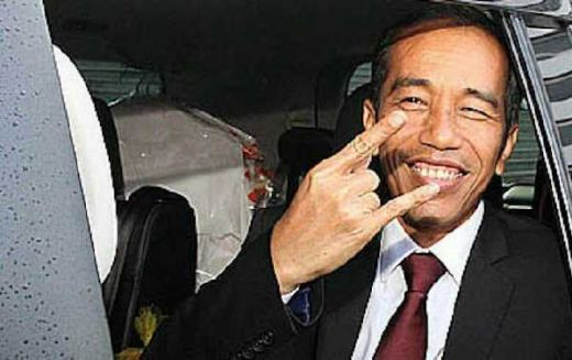Jokowi akan Kirim Ketua BEM UI yang Kasih Kartu Kuning ke Asmat