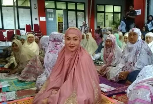 Angelina Sondakh Sempat Menangis saat Hirup Udara Bebas
